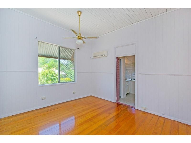 8 Pryde Street, Woodend QLD 4305
