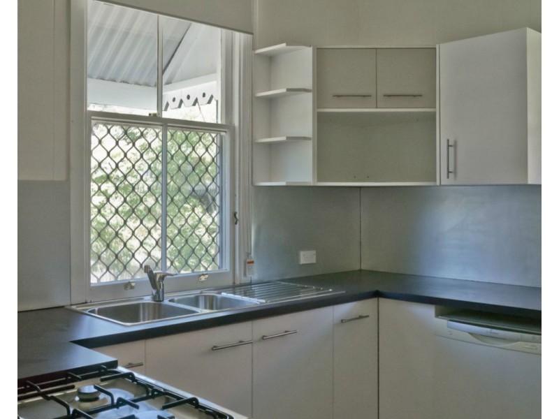 40 Warwick Road, Ipswich QLD 4305