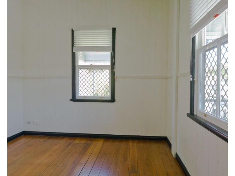 40 Warwick Road, Ipswich QLD 4305
