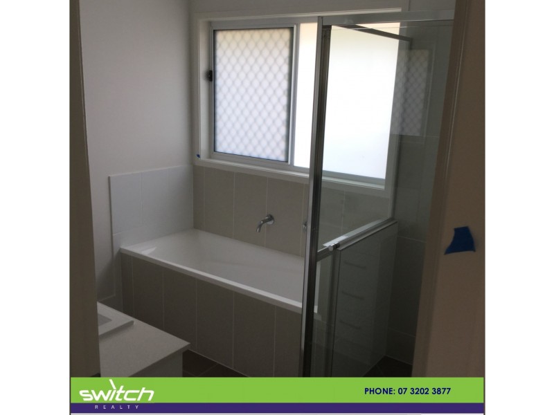 1/42 Waterfern Way, Ripley QLD 4306