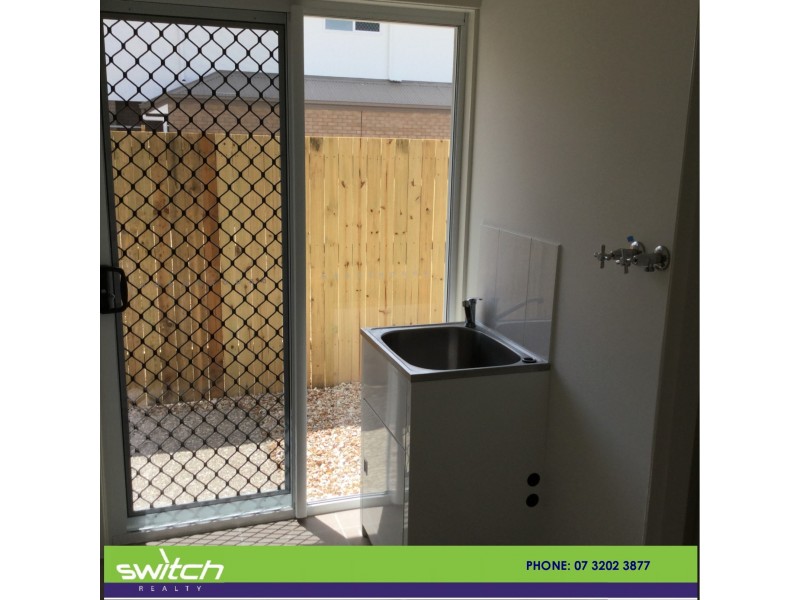 1/42 Waterfern Way, Ripley QLD 4306