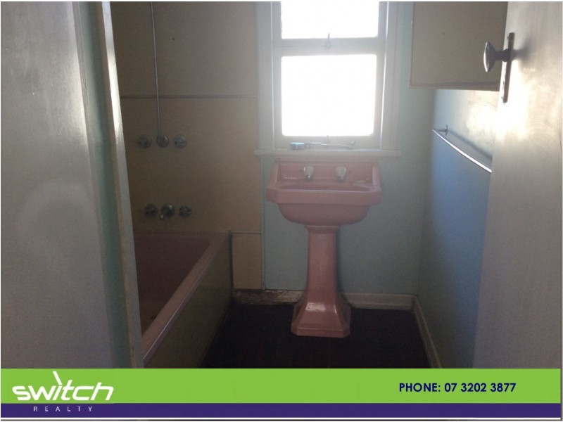 152 South Station Rd, Silkstone QLD 4304