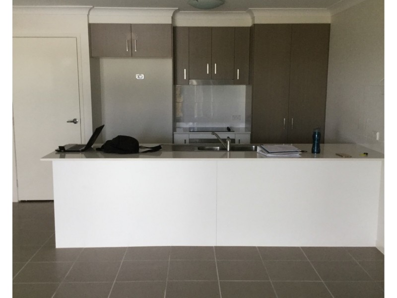 1/11 Ribbonwood St, Ripley QLD 4306