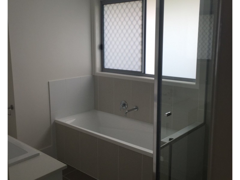 1/11 Ribbonwood St, Ripley QLD 4306