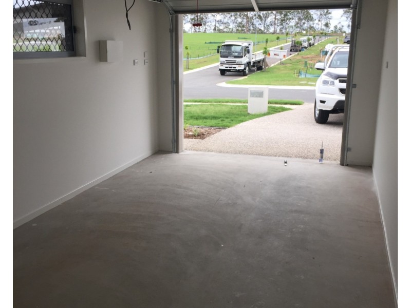 1/11 Ribbonwood St, Ripley QLD 4306