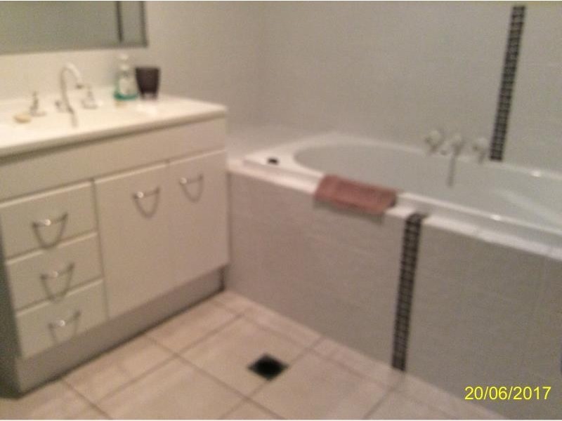1/14 Lagoona Ct, Churchill QLD 4305