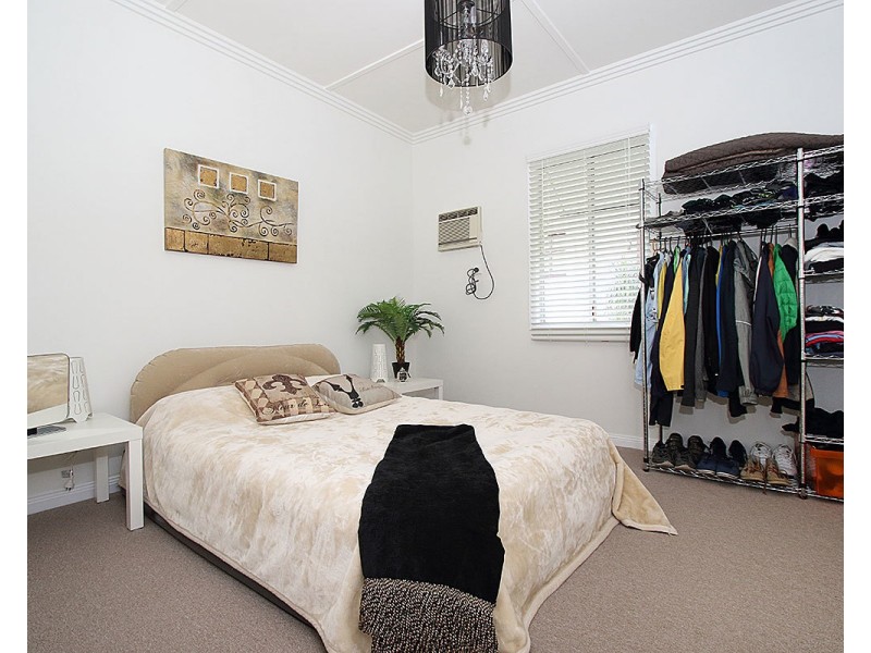 22 Briggs Rd, Eastern Heights QLD 4305