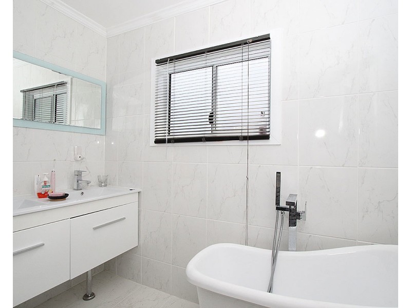 22 Briggs Rd, Eastern Heights QLD 4305