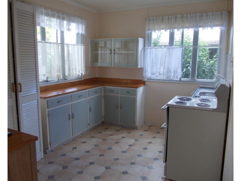120 Robertson Rd, Eastern Heights QLD 4305