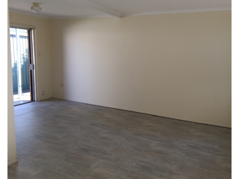 22 Dudleigh St, Booval QLD 4304