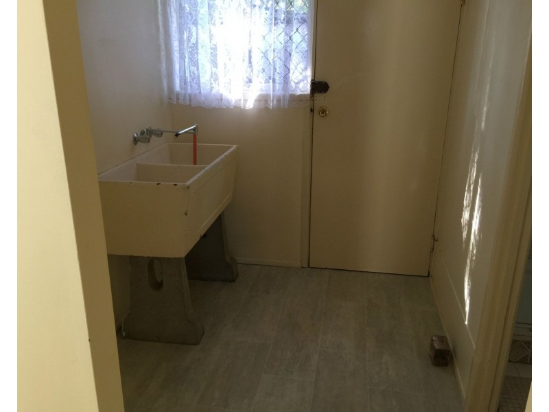 22 Dudleigh St, Booval QLD 4304