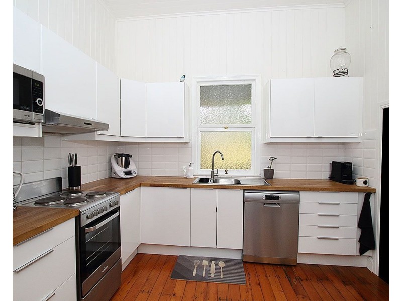 99 Whitehill Rd, Eastern Heights QLD 4305