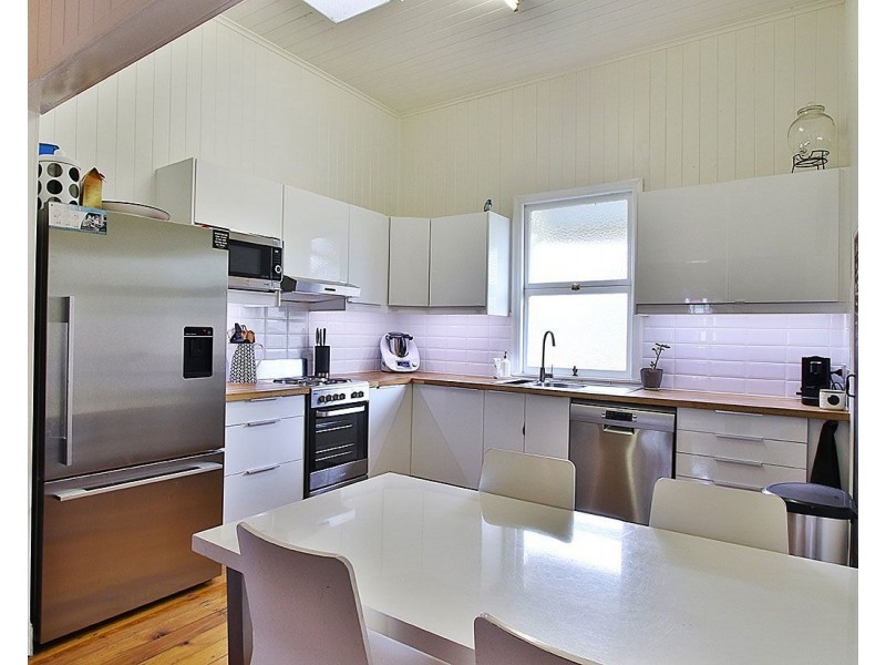 99 Whitehill Rd, Eastern Heights QLD 4305