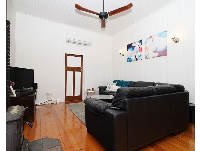 99 Whitehill Rd, Eastern Heights QLD 4305