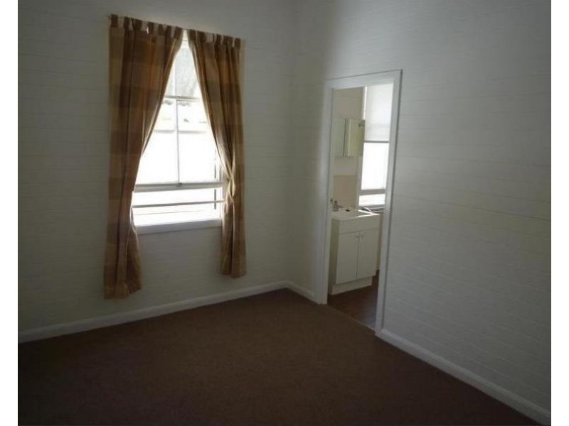 3 Power St, North Ipswich QLD 4305