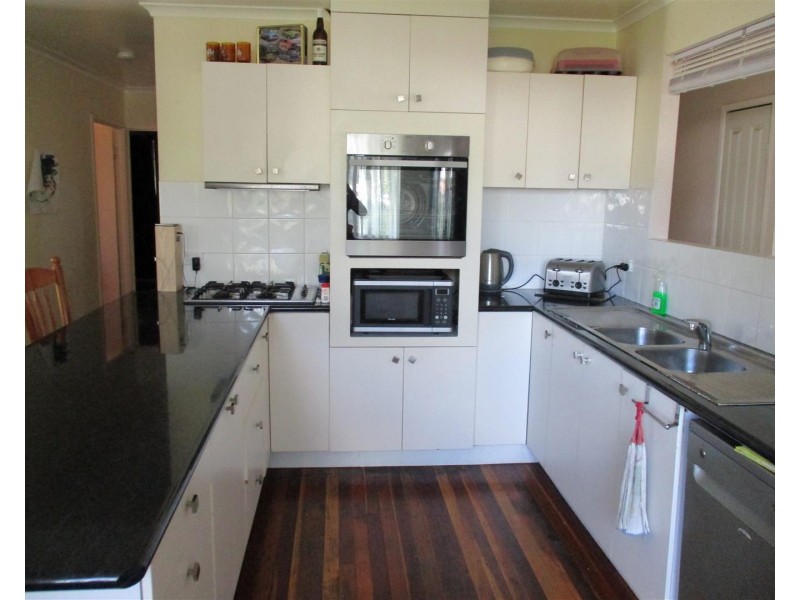 15 Yates St, Rosewood QLD 4340