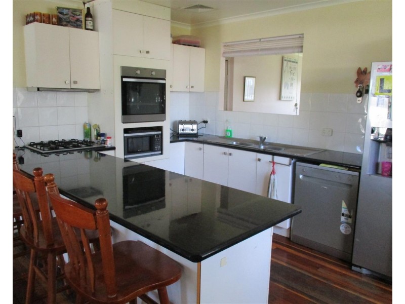 15 Yates St, Rosewood QLD 4340