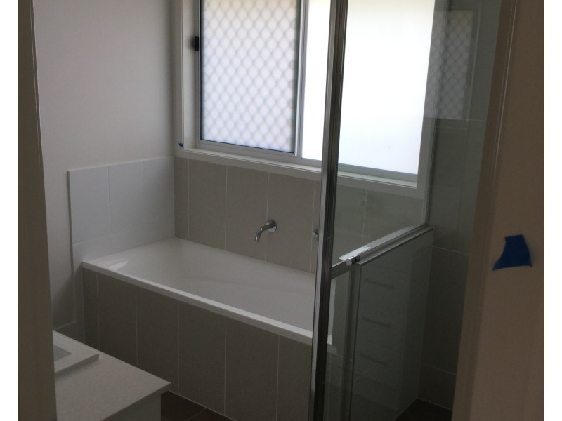 1/42 Waterfern Way, Ripley QLD 4306