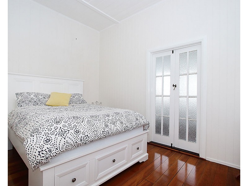 144 Blackstone Rd, Silkstone QLD 4304