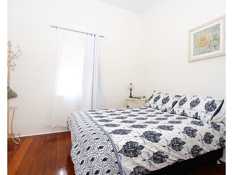 144 Blackstone Rd, Silkstone QLD 4304