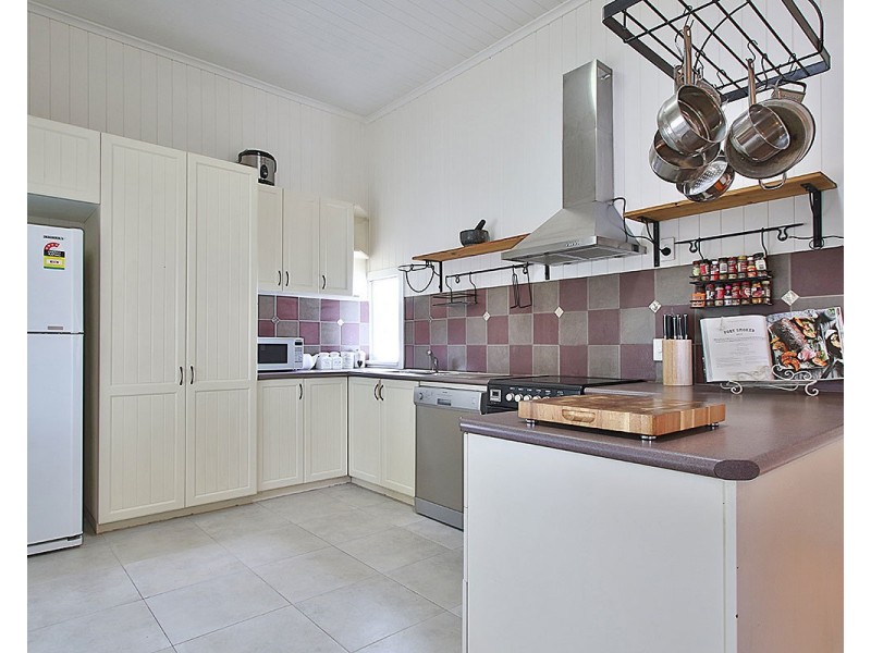 144 Blackstone Rd, Silkstone QLD 4304