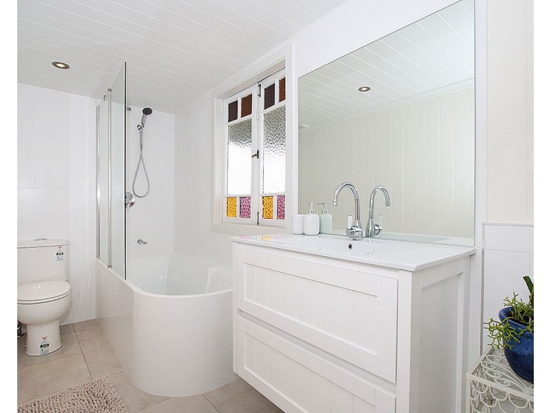 144 Blackstone Rd, Silkstone QLD 4304