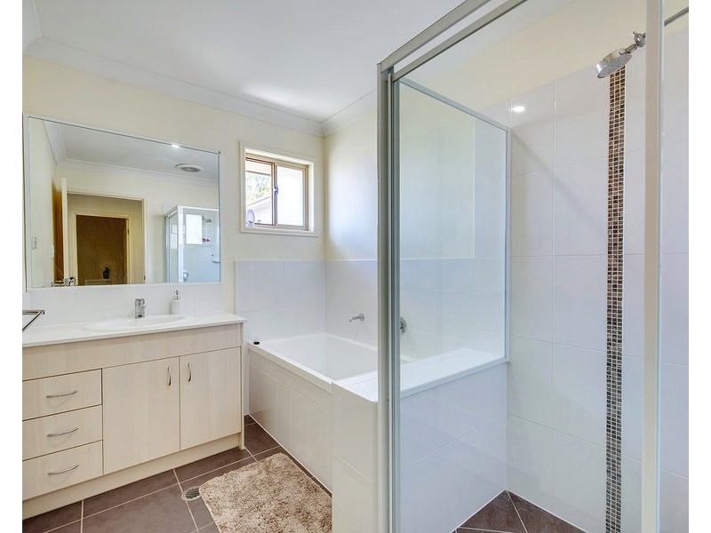 27 Barwell St, Brassall QLD 4305