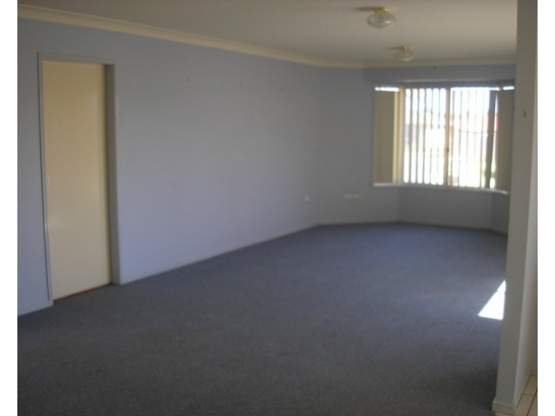 8 Morris Street, Flinders View QLD 4305