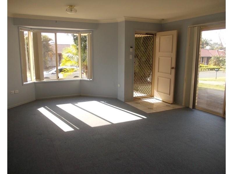 8 Morris Street, Flinders View QLD 4305