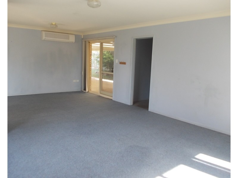 8 Morris Street, Flinders View QLD 4305