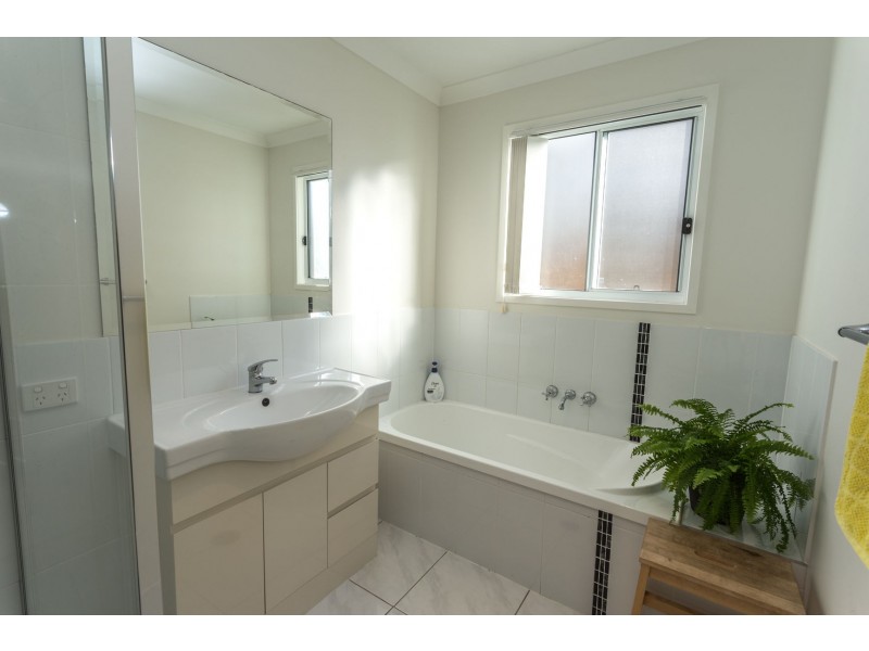 8 James Whalley Drive, Highworth QLD 4560