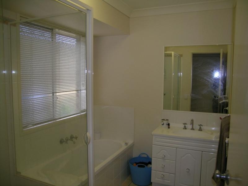 18 Robertson Drive, Burnside QLD 4560