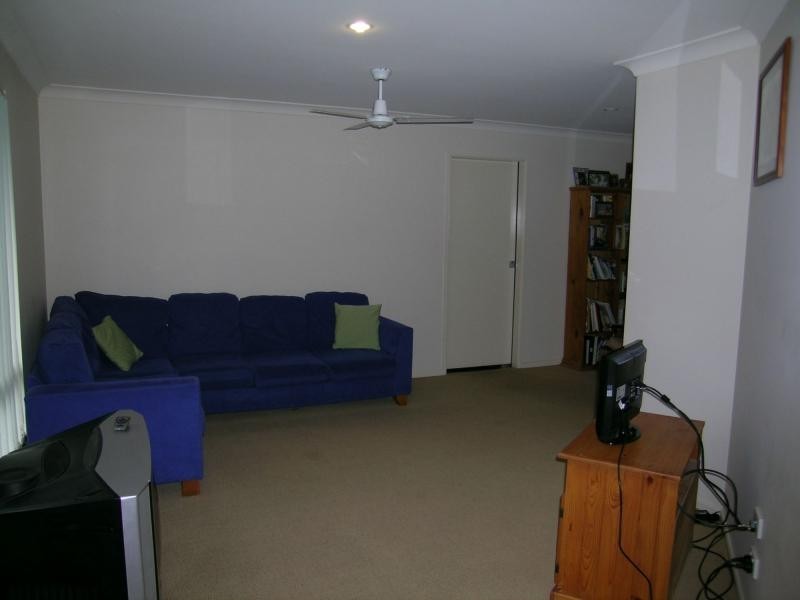 18 Robertson Drive, Burnside QLD 4560