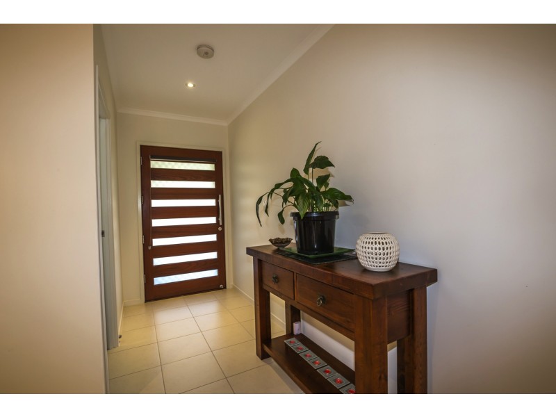 8 Wallace Close, Coes Creek QLD 4560