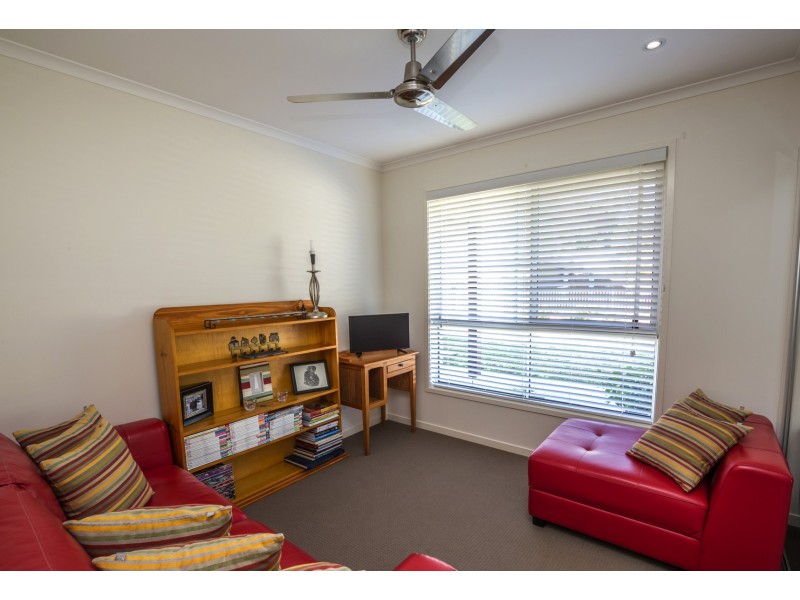 8 Wallace Close, Coes Creek QLD 4560