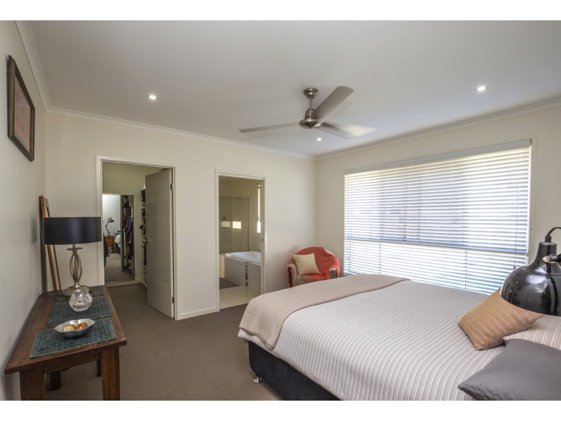 8 Wallace Close, Coes Creek QLD 4560