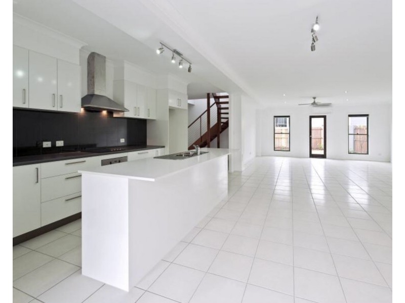 1/4 Ginger Bell Ave, Bli Bli QLD 4560