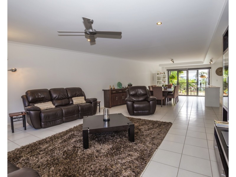 1/4 Ginger Bell Ave, Bli Bli QLD 4560