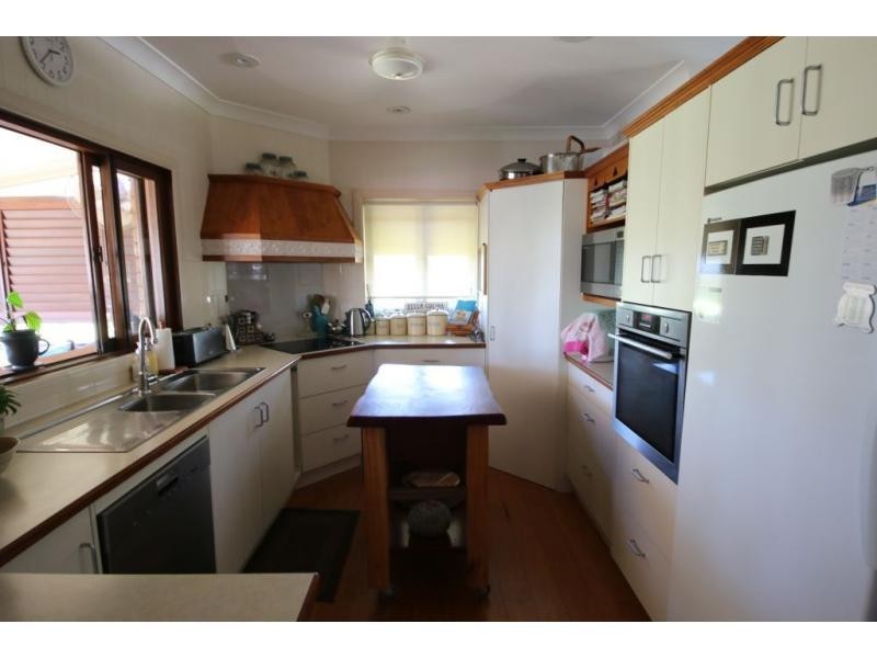 8 MCINTYRE Place, Ayr QLD 4807