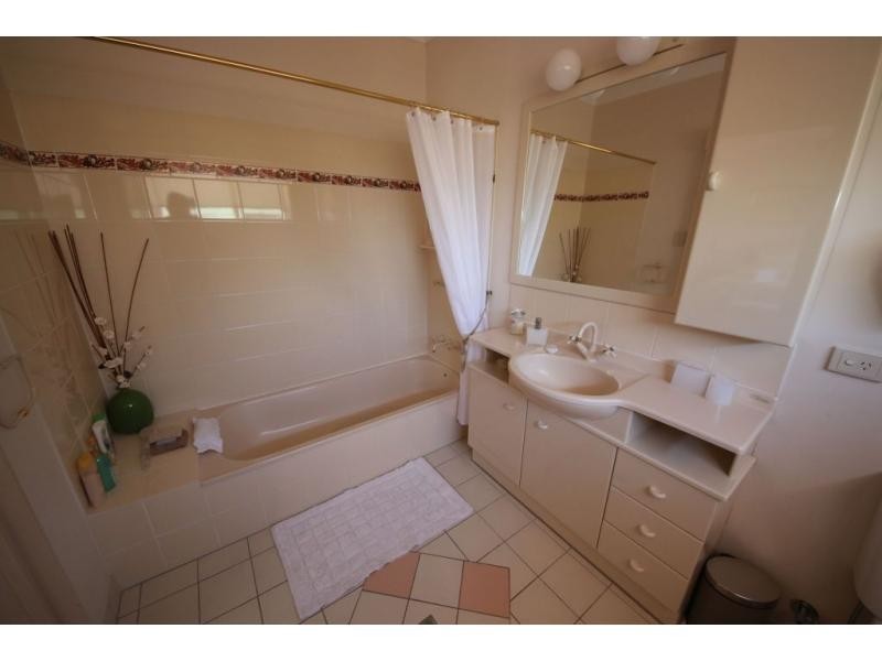 8 MCINTYRE Place, Ayr QLD 4807