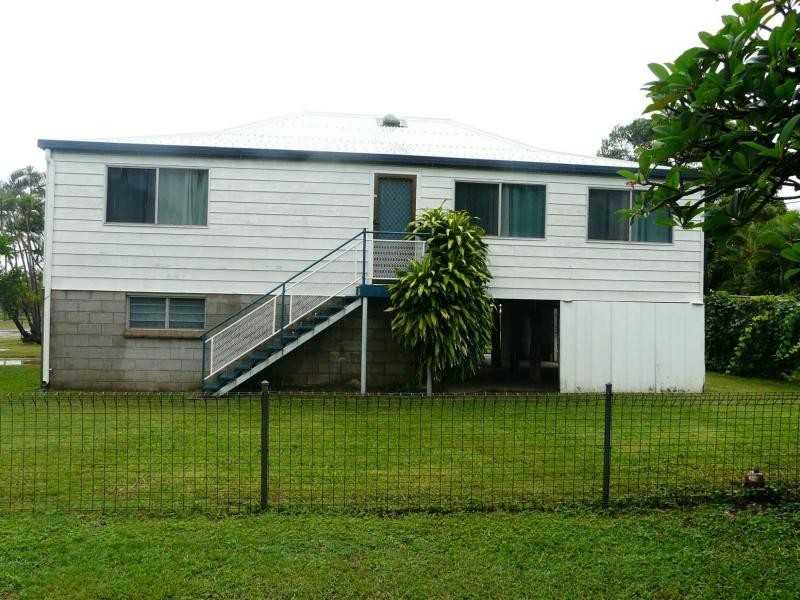 2 SIXTH Avenue, Home Hill QLD 4806