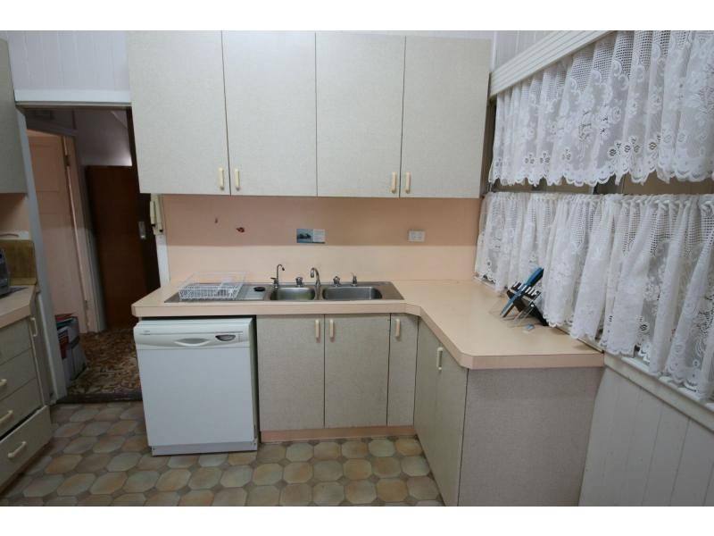 1 PARKER Street, Ayr QLD 4807