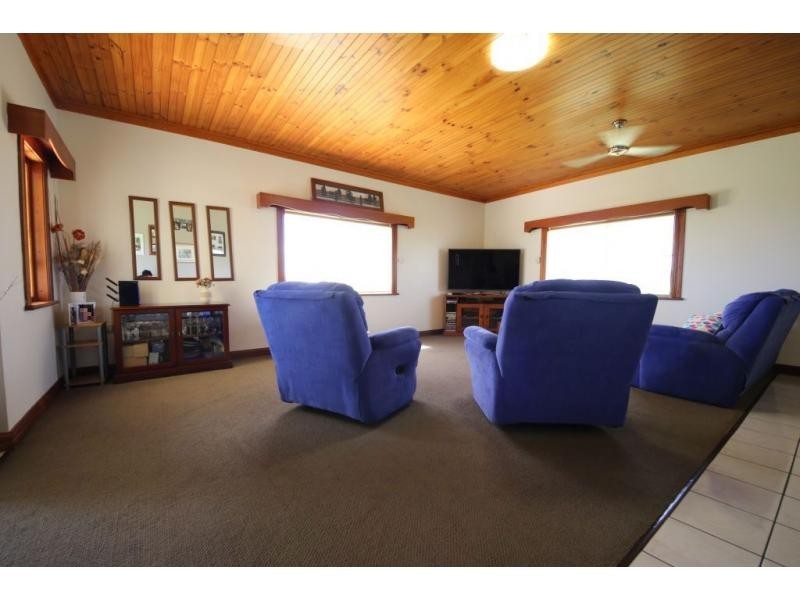 87 DOWNS Road, Jarvisfield QLD 4807