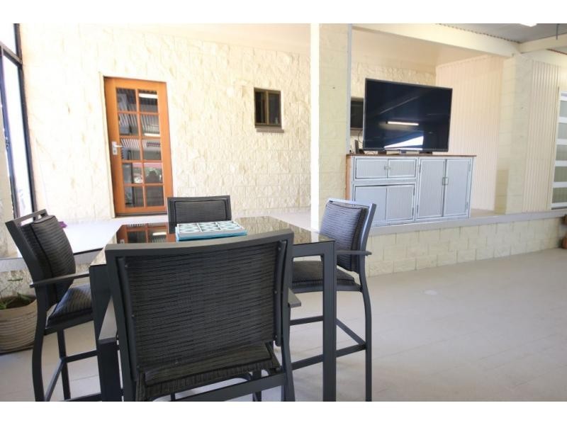 87 DOWNS Road, Jarvisfield QLD 4807