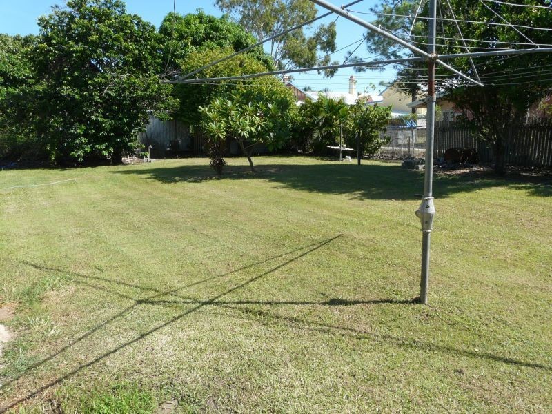 6 LITTLE YOUNG Street, Ayr QLD 4807