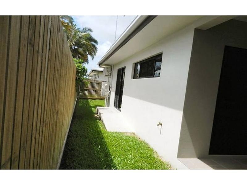 1/92 MACMILLAN Street, Ayr QLD 4807