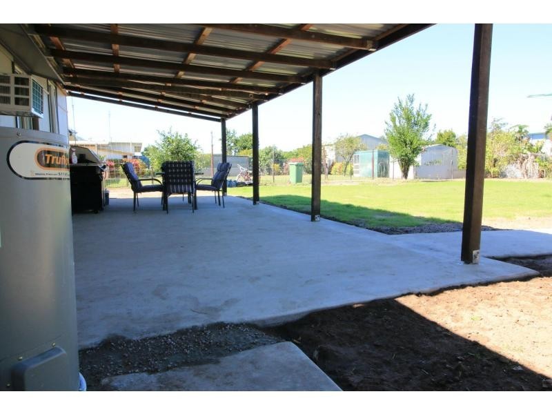 11 GREEN STREET, Brandon QLD 4808