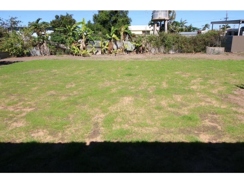 11 GREEN STREET, Brandon QLD 4808