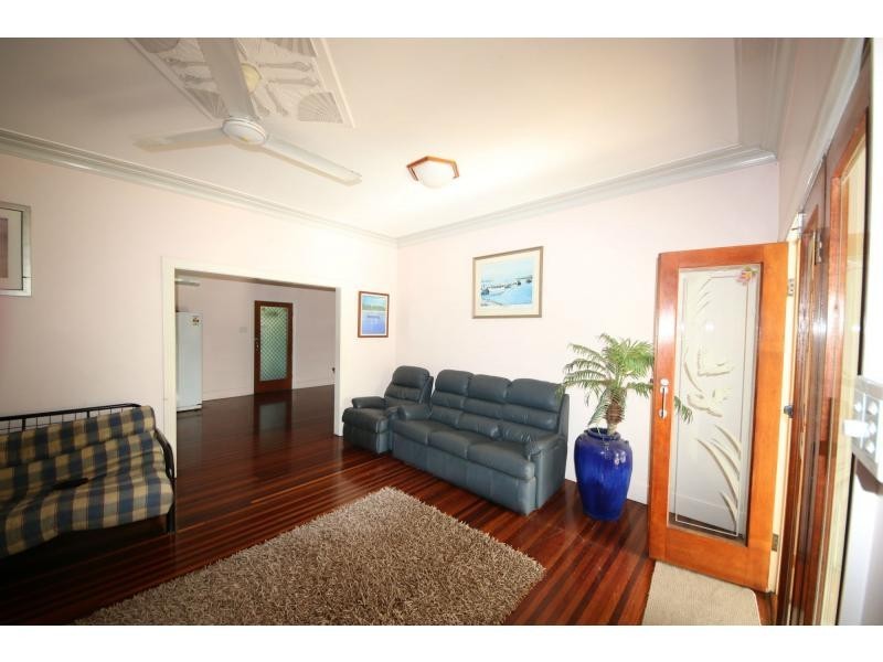 8 TURNBULL Road, Home Hill QLD 4806