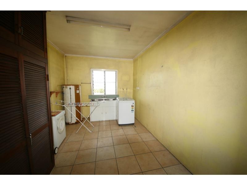 8 TURNBULL Road, Home Hill QLD 4806